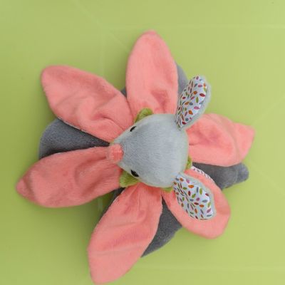 Les souris naissent dans les fleurs ...