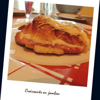 CROISSANTS AU JAMBON