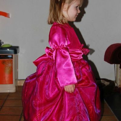 La robe de princesse finie et le costume de chevalier (enfin un demi ...)