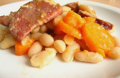 Mijoté de porc et saucisses aux haricots blancs et carottes