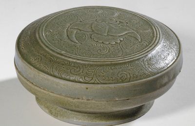A 'Yue' cosmetic box and cover, Song dynasty (907-1279)
