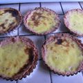 Tartelettes au citron vert et aux biscuits roses