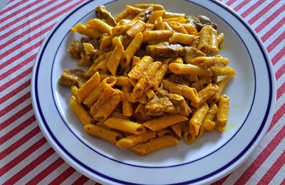 Curry de porc aux macaroni pimentés
