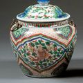 Jarre couverte en porcelaine et émaux cinq couleurs, dits "wucai", Chine, période de Transition (1620-1683)