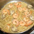 One pot pasta macaroni, crevettes, champignons