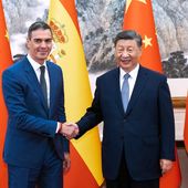 Sánchez negocia con el PP el escudo anti-Trump mientras busca alternativas en Vietnam y China