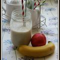 Smoothie au lait de noisette, banane et nectarine