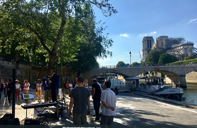 ENSEMBLE POUR NOTRE DAME DE PARIS 