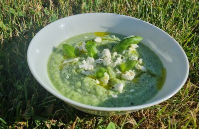 Soupe froide de courgette à la feta (sans cuisson)