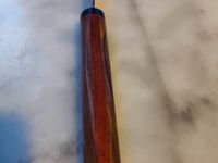 J'ai suivit un atelier de fabrication de manche de couteau en bois a partir de 3 essences de bois. On dessine la forme du manche souhaité, on coupe, on ponce, on perce puis on fais chauffer a blanc le manche de la lame pour faire une emprunte dans le bois et enfin on colle le tout.