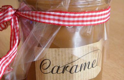 Bougie: pot de confiture au caramel