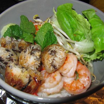 BO BUN aux crevettes et nems au crabe