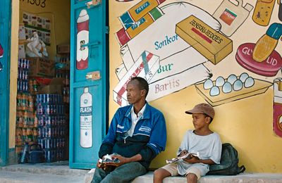  [CRITIQUE]   LE VILLAGE AUX PORTES DU PARADIS - Un beau voyage en Somalie