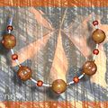 Petit collier aux couleurs caramel/orange...