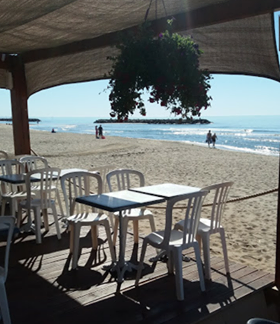 Un repas gourmet les pieds dans l'eau 