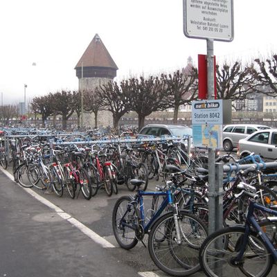 Lucerne, son lac, son Kapellbrücke et ses bicyclettes