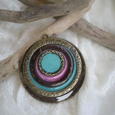 gros pendentif en bois ,pièce unique ,fait main