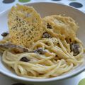 Spaghettis parmesan-champignons et ses tuiles
