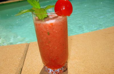 Cocktail pastèque/tomates/menthe fraîche sans alcool