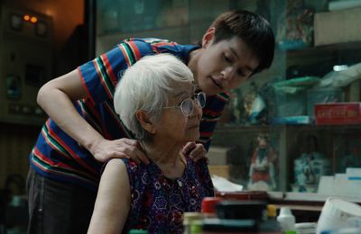  COMMENT DEVENIR RICHE (GRÂCE À SA GRAND-MÈRE) : notre critique  du nouveau carton du cinéma asiatique