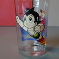 Un verre à moutarde "Astro le petit robot" de 1982 ! On y découvre Astro bien sûr et Urania sa petite sœur...