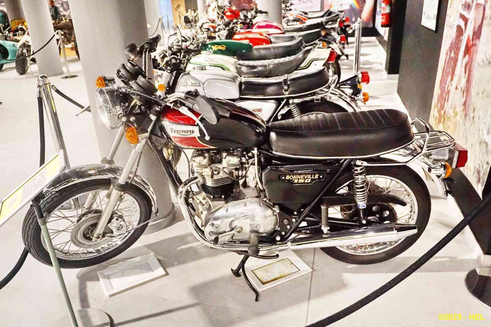 Triumph T 110 Bonneville_01 - 1968 [UK] HL_GF