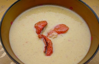 Crème de poulet aux épices et tomates confites