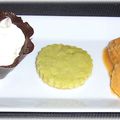 Trio gourmand : sorbet aux prunes, sablés au thé matcha, coupelles de chocolat et chantilly