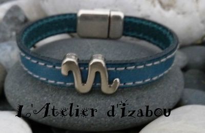 Bracelet masculin fantaisie pour homme en cuir cousu bleu turquoise agrémenté d'un passant serpent !