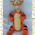 Doudou Peluche Tigrou Assis Disney Jemini 18 cm