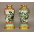 Chine XIXème siècle. Paire de vases en porcelaine