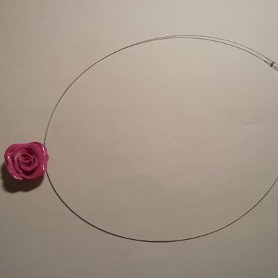 Rose pendentif, plusieurs couleurs au choix 