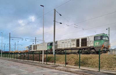 Nouveau duo de locomotives sur une voie de la gare de Belfort !