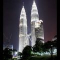 Tours Petronas by night