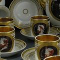 Service de porcelaine français Empire, avec portraits de Césars et de généraux romains. Paris, Première moitié du 19ème siècle