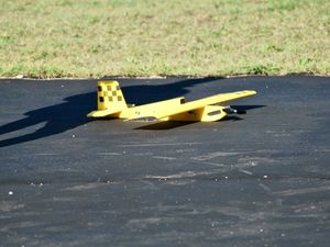 LE RACER JAUNE DE FRANÇOIS-XAVIER À L’ATTERRISSAGE.