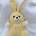 Doudou Peluche Lapin Eponge Assis Jaune Et Blanc LAVI INTERNATIONAL