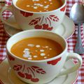 Soupe aux lentilles corail, curry et lait de coco