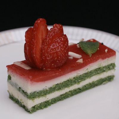 CHEESECAKE À LA GELÉE DE FRAISES A LA MENTHE ET BISCUIT À LA ROQUETTE -VERSION 2.0 (AGAR-AGAR)