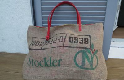 Cabas tote bag sac de plage réalisé avec un sac à cafés do Brasil réversible tissu chinois populaire - UPCYCLING