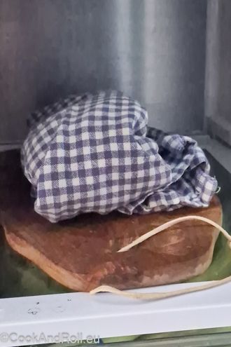 Canard séché au piment doux et sauge
