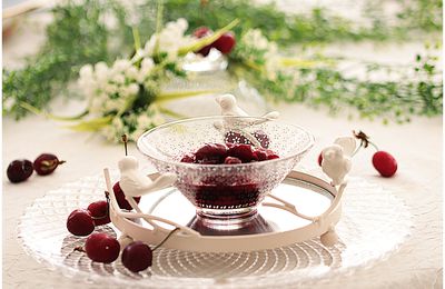 Une soupe de cerises et sa quenelle de glace à la vanille...