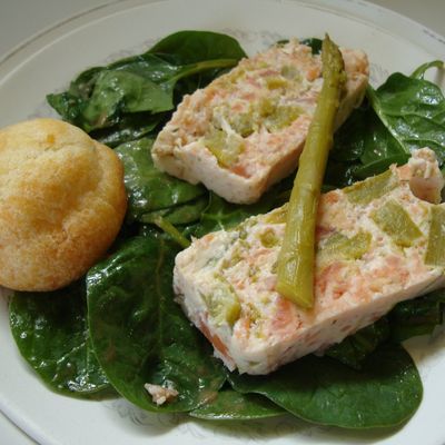 Terrine de saumon fumé aux asperges vertes / Smoked salmon and green asparaguses terrine