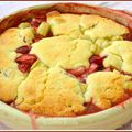 Cobbler aux fraises et rhubarbe