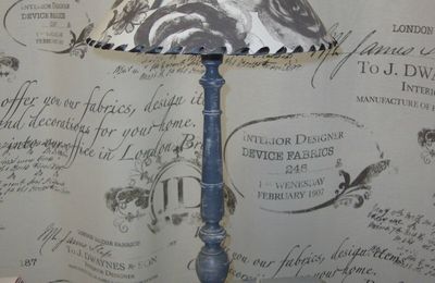 Lampe patine grise et abat-jour fleurs