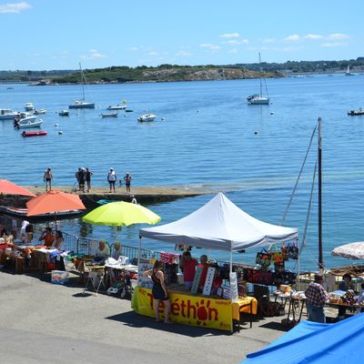 Et c'est reparti pour les petites mains : premier marché de l'année à Camaret le 18 juin