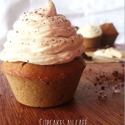 Cupcakes au café - glaçage au chocolat blanc & tofu soyeux -