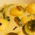 "C'est tout doux-ça pique": pommes de terre et courgettes au lait de coco épicé (potatoe stew)
