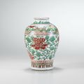 Petit vase en porcelaine wucai, XVIIe siècle