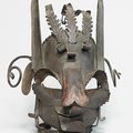 "shame mask" une coutume plutôt anglo-saxone pour dire "shut up" aux commères, ta gueule valable dans le monde entier.